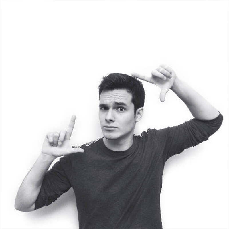 Elliot P. - Designer@ Mention